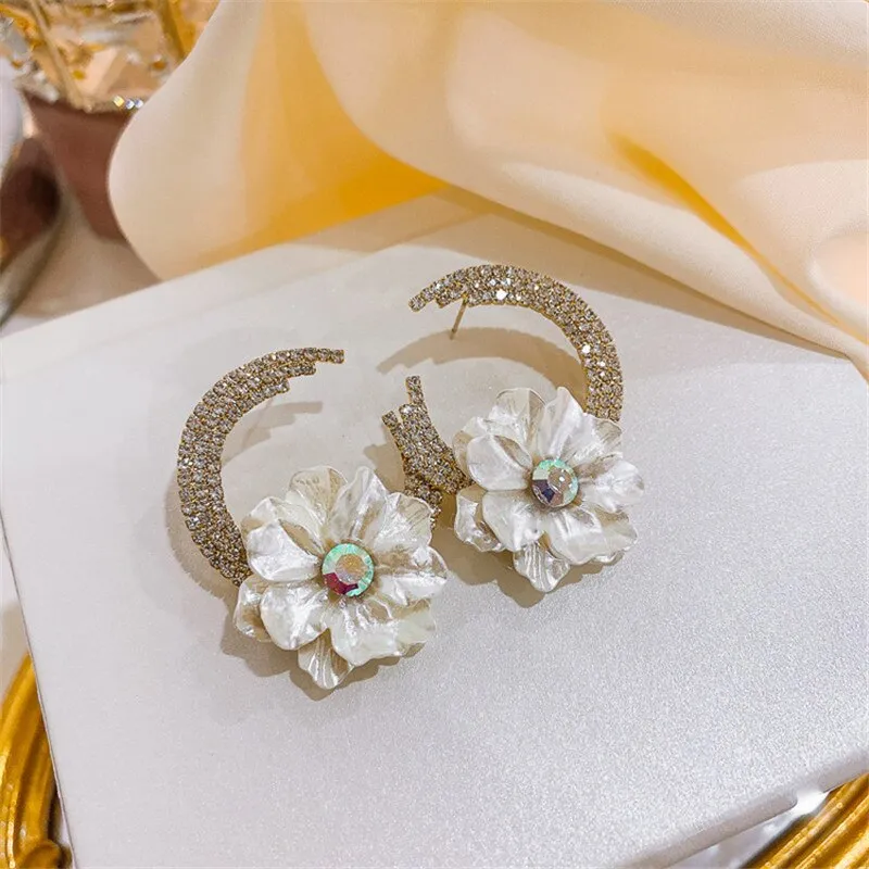 Korean Style White Flower  Stud Earrings for Women Semicircle Rhinestones Earrings