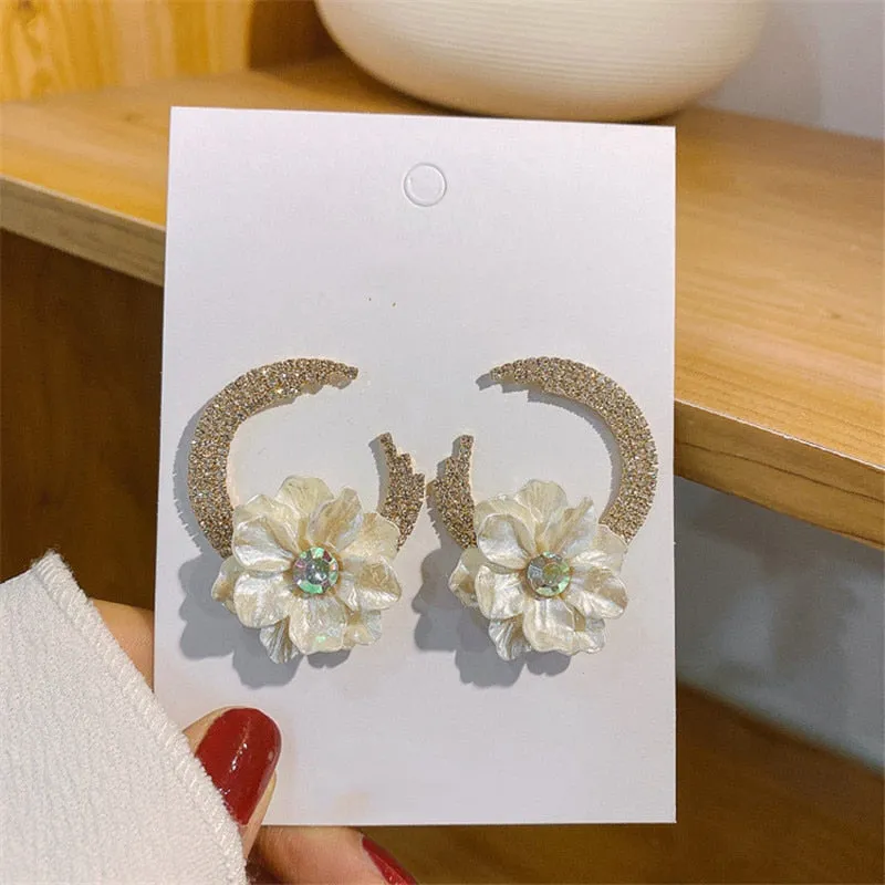 Korean Style White Flower  Stud Earrings for Women Semicircle Rhinestones Earrings