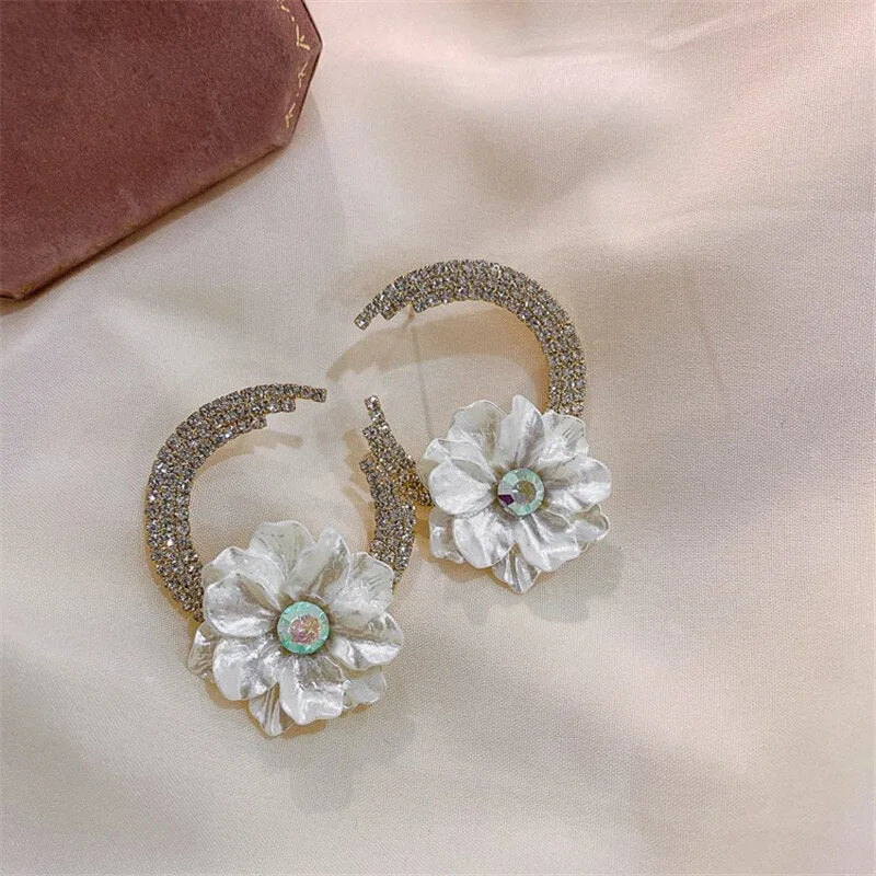 Korean Style White Flower  Stud Earrings for Women Semicircle Rhinestones Earrings