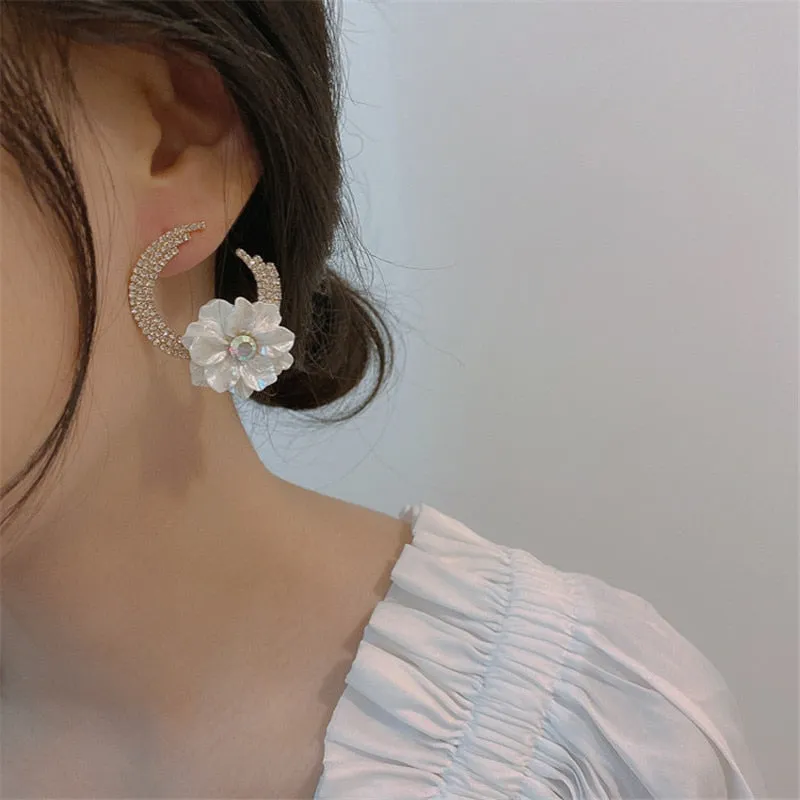 Korean Style White Flower  Stud Earrings for Women Semicircle Rhinestones Earrings