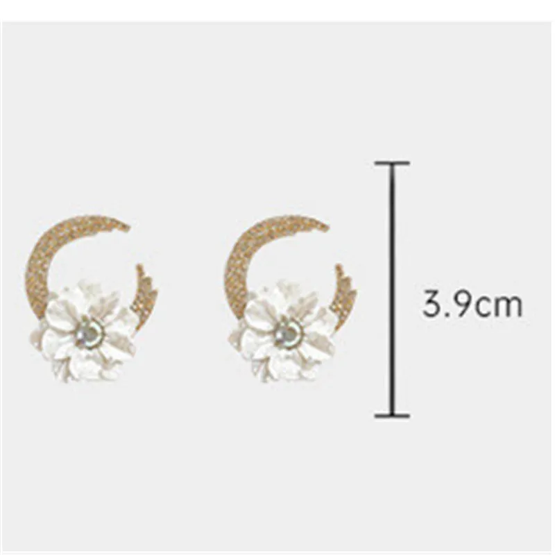 Korean Style White Flower  Stud Earrings for Women Semicircle Rhinestones Earrings