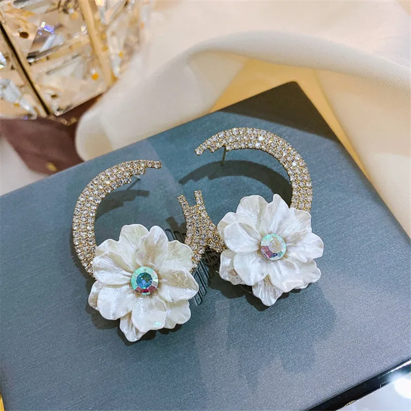 Korean Style White Flower  Stud Earrings for Women Semicircle Rhinestones Earrings